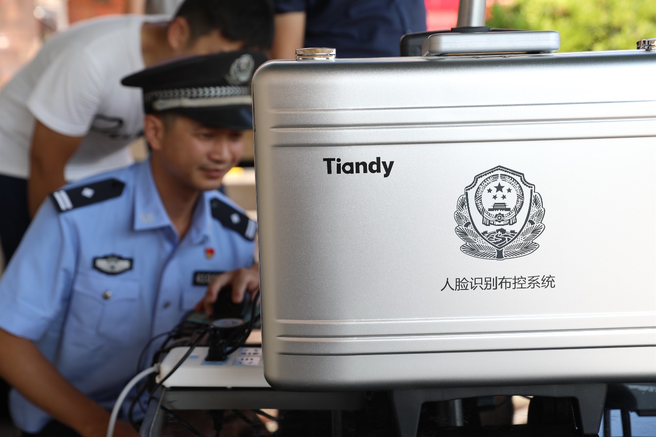 移动警务室助力鲤城公安分局圆满完成泉州市第十六届人民代表大会第三次会议(图6) 移动警务室助力鲤城公安分局圆满完成泉州市第十六届人民代表大会第三次会议(图6)