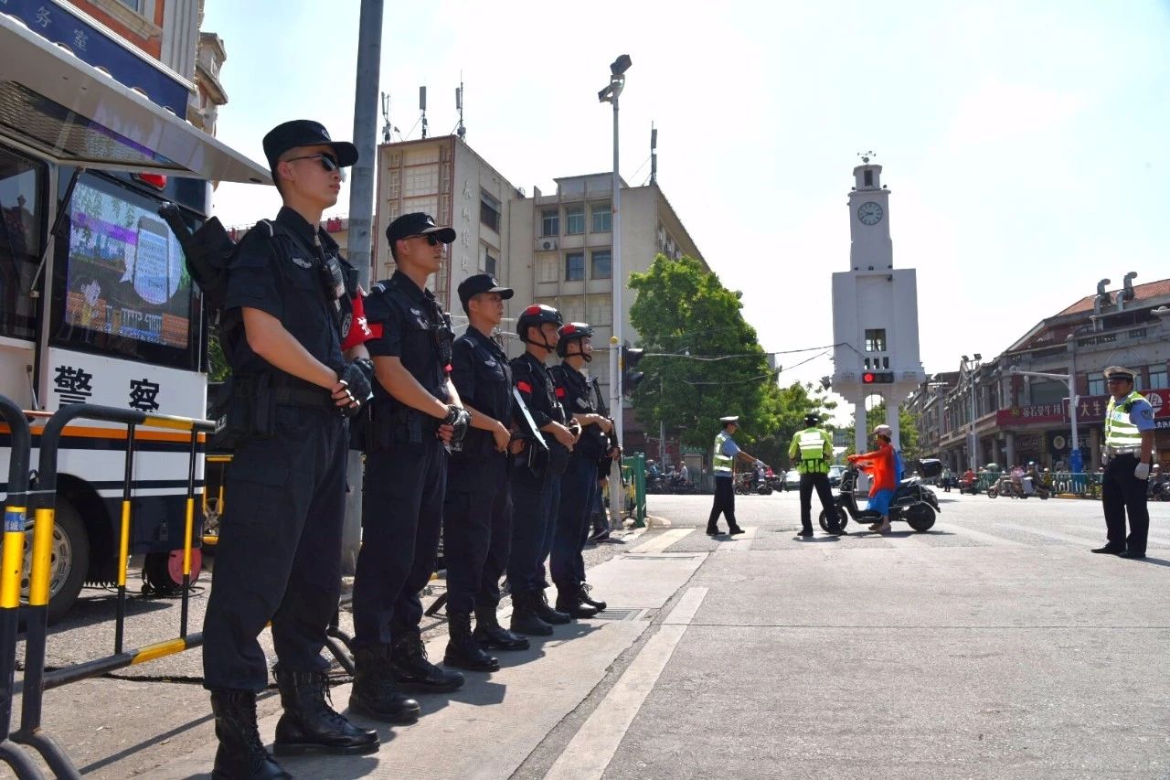 移动警务室助力鲤城公安分局圆满完成泉州市第十六届人民代表大会第三次会议(图10) 移动警务室助力鲤城公安分局圆满完成泉州市第十六届人民代表大会第三次会议(图10)