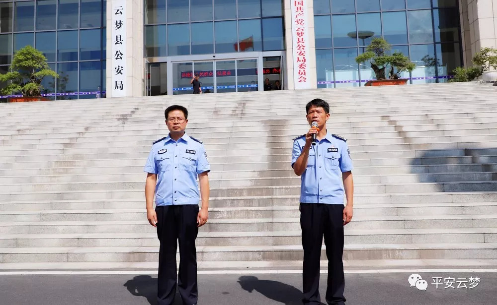云梦公安举行警用电动巡逻车发放仪式,14辆新型警车装备一线(图3) 云梦公安举行警用电动巡逻车发放仪式,14辆新型警车装备一线(图3)