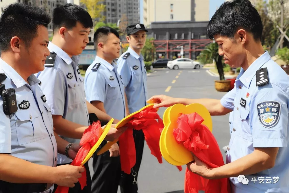 云梦公安举行警用电动巡逻车发放仪式,14辆新型警车装备一线(图6) 云梦公安举行警用电动巡逻车发放仪式,14辆新型警车装备一线(图6)