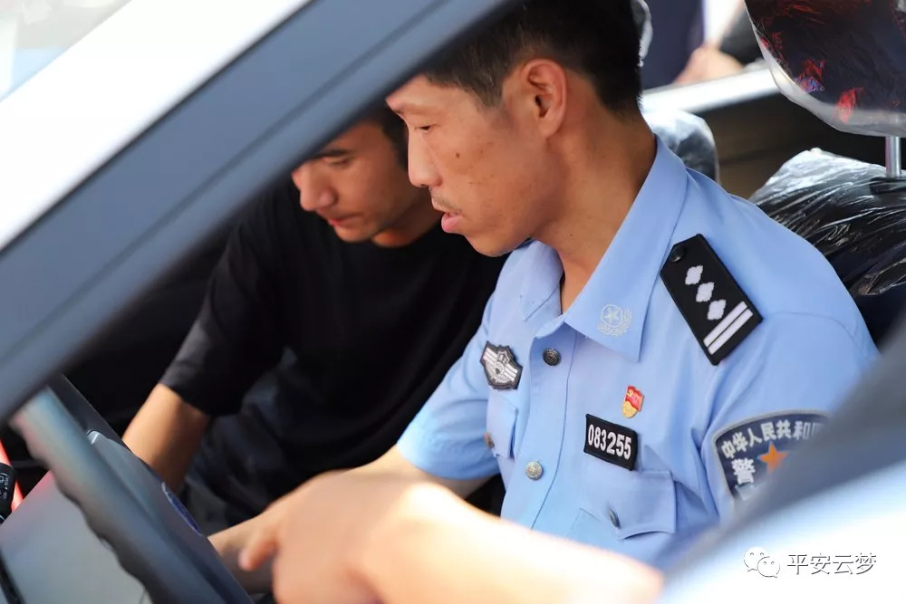 云梦公安举行警用电动巡逻车发放仪式,14辆新型警车装备一线(图7) 云梦公安举行警用电动巡逻车发放仪式,14辆新型警车装备一线(图7)