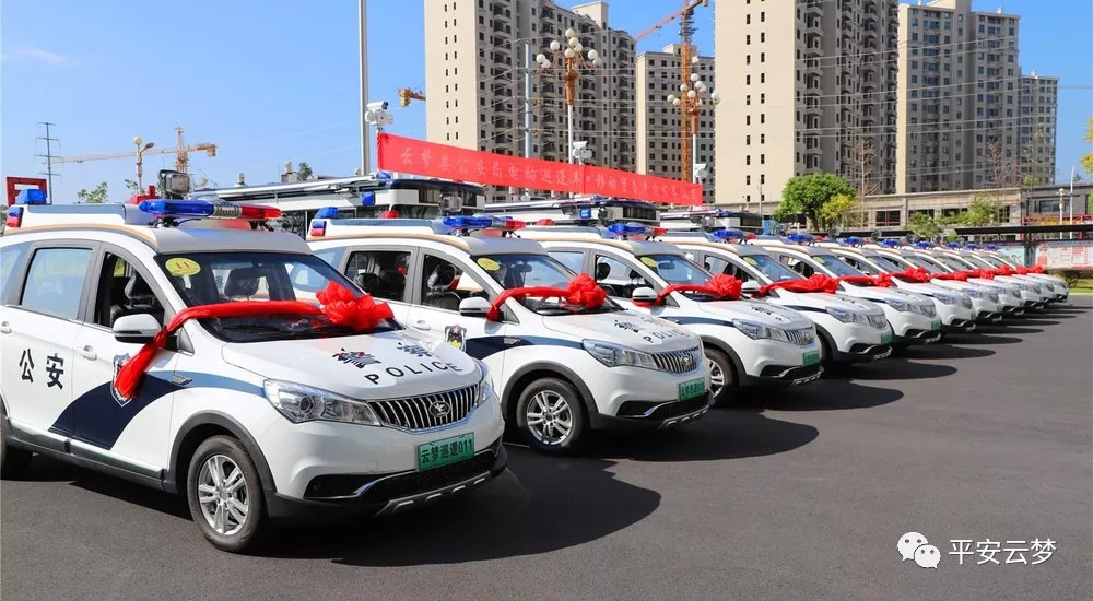 云梦公安举行警用电动巡逻车发放仪式,14辆新型警车装备一线(图9) 云梦公安举行警用电动巡逻车发放仪式,14辆新型警车装备一线(图9)
