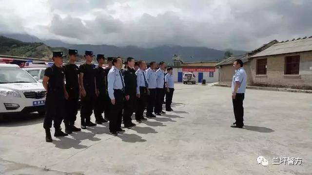 兰坪县公安局举行警用电动巡逻车发放仪式(图1)