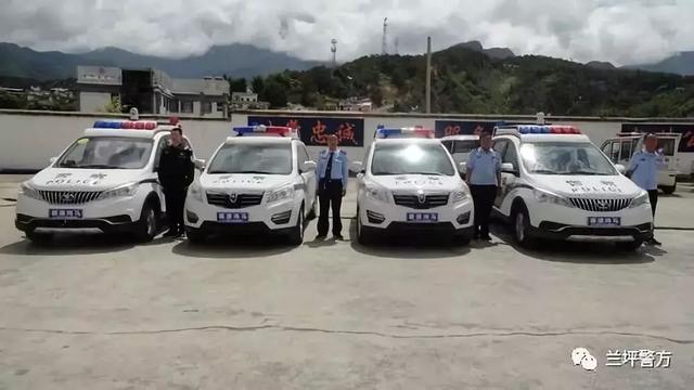 兰坪县公安局举行警用电动巡逻车发放仪式(图2)