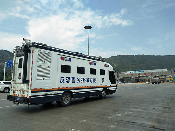 装备资讯||移动的指挥中心——森源鸿马警用移动式指挥方舱(图3) 装备资讯||移动的指挥中心——森源鸿马警用移动式指挥方舱(图3)