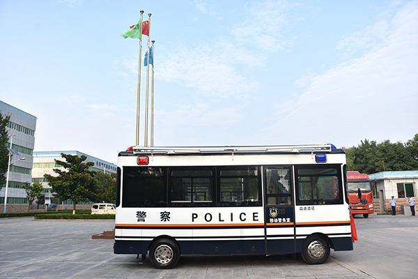 蓝天下的警察蓝(图5)