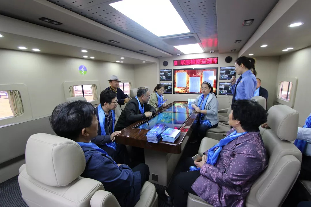 内蒙古||全国人大代表参观新左旗检察院草原检察直通车(图3) 内蒙古||全国人大代表参观新左旗检察院草原检察直通车(图3)