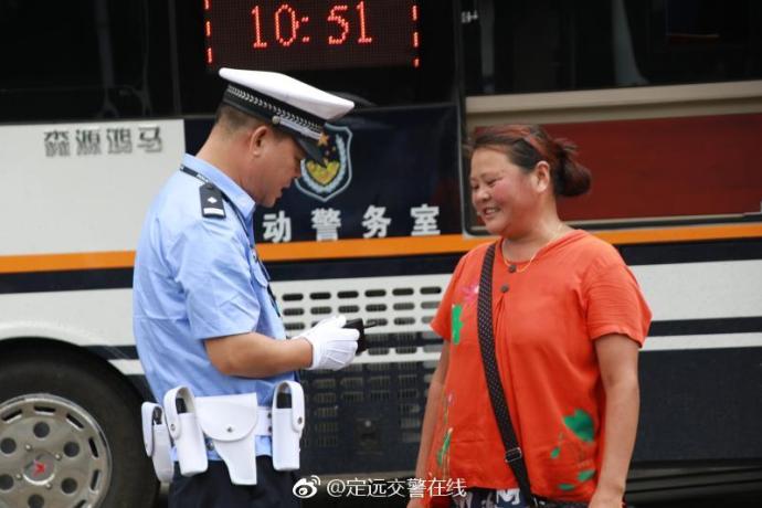 移动警务车正式“上岗”(图1)