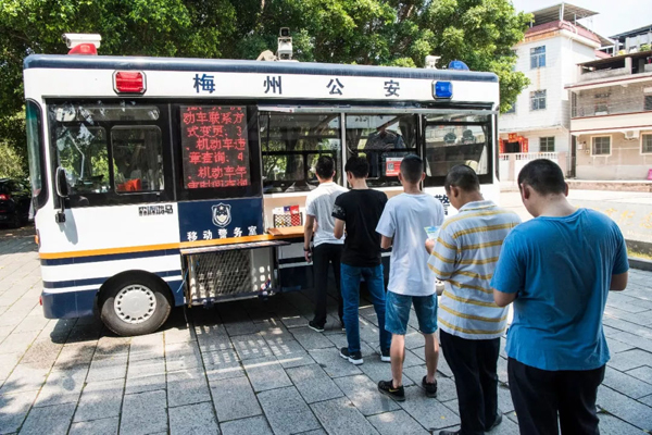 移动警务室：平安名城梅州的守护者(图1)