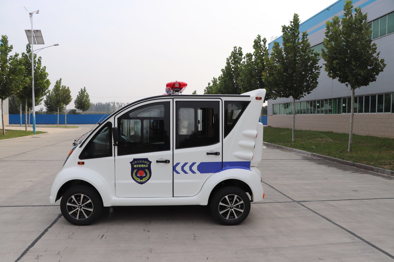 青海玉树采购10台电动执法车(图3)