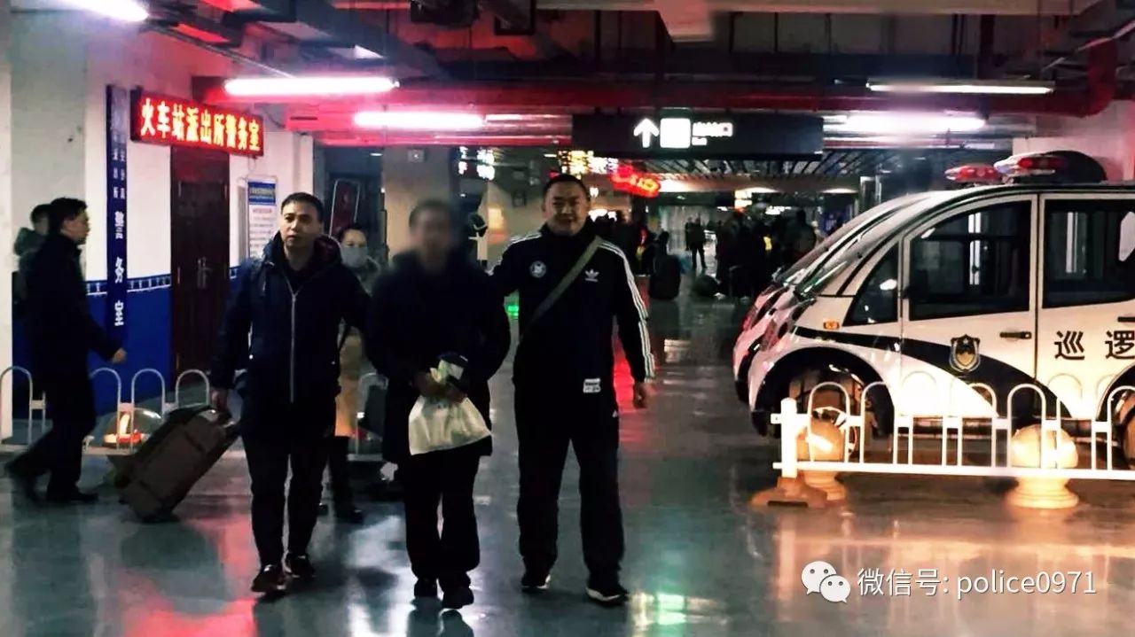 这一夜,他们是这座城市最美的“城市之光”(图2) 这一夜,他们是这座城市最美的“城市之光”(图2)