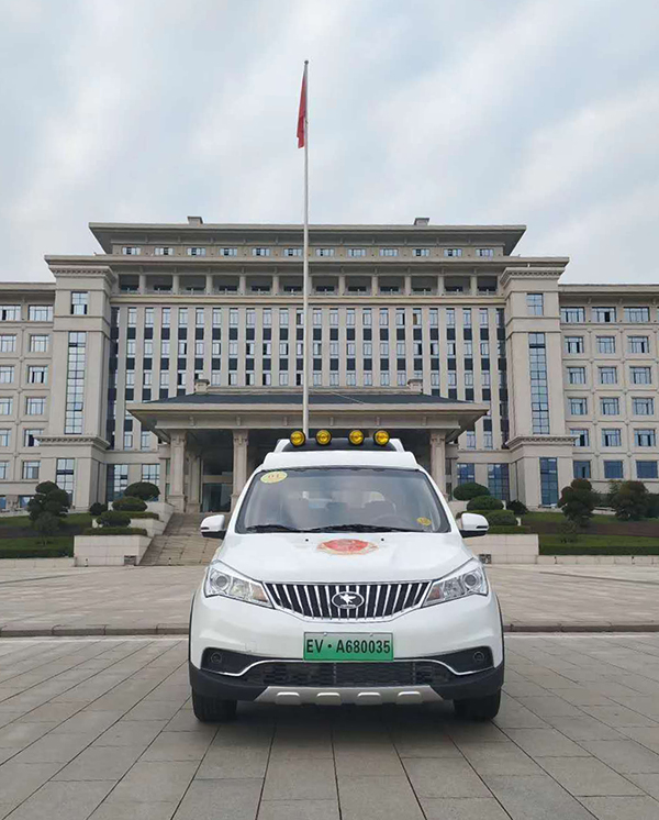 江西修水电动执法车列装上岗(图1)