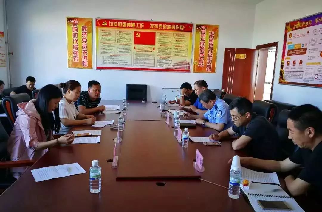 草原检察直通车助力新右旗人民检察院发挥检察职能打好“三大攻坚战”(图5) 草原检察直通车助力新右旗人民检察院发挥检察职能打好“三大攻坚战”(图5)