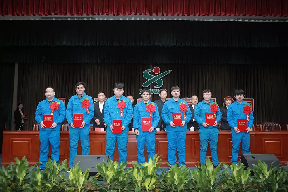 森源鸿马2018年度总结表彰暨2019年经营动员大会隆重召开(图8) 森源鸿马2018年度总结表彰暨2019年经营动员大会隆重召开(图8)