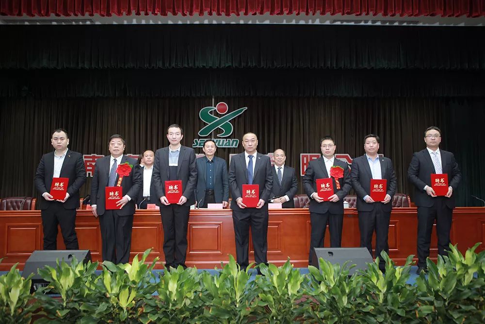 森源鸿马2018年度总结表彰暨2019年经营动员大会隆重召开(图22) 森源鸿马2018年度总结表彰暨2019年经营动员大会隆重召开(图22)