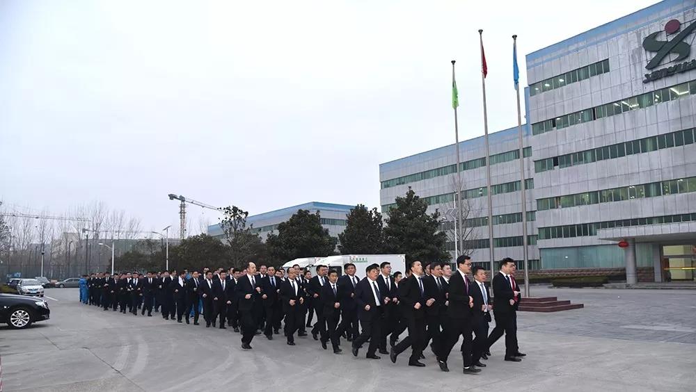 开课啦!2019年森源鸿马第一堂课《现代管理全员营销》正式开讲(图29) 开课啦!2019年森源鸿马第一堂课《现代管理全员营销》正式开讲(图29)