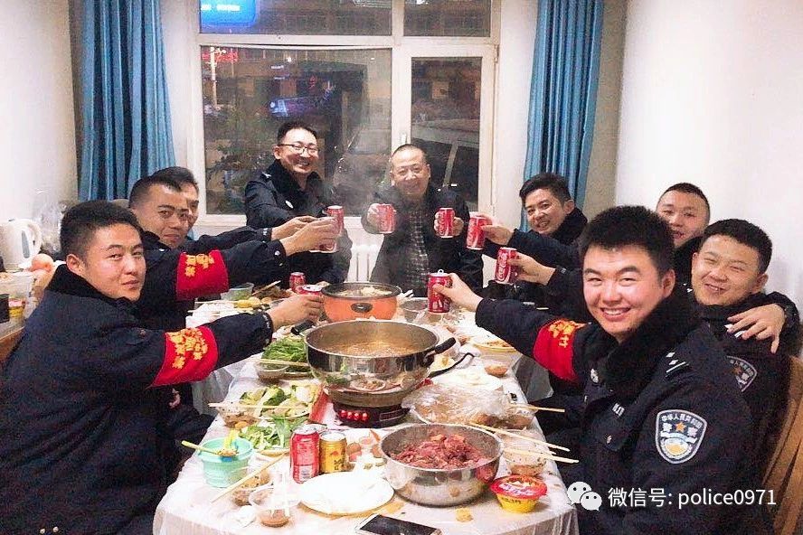 城中公安分局警务室元宵节执勤,为2019的“年”画上一个圆满的句号。(图6) 城中公安分局警务室元宵节执勤,为2019的“年”画上一个圆满的句号。(图6)