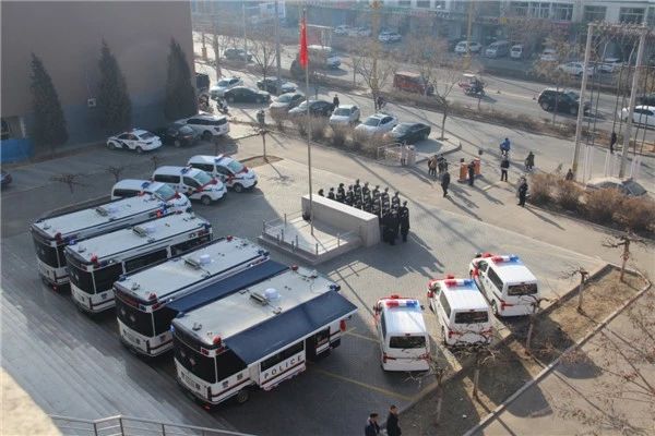 智慧装备强警砺剑  内蒙古杭锦后旗移动治安检查站发放仪式隆重举行(图2)