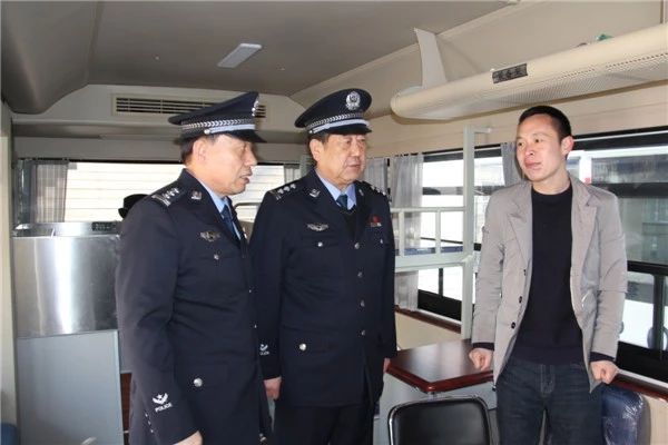 智慧装备强警砺剑  内蒙古杭锦后旗移动治安检查站发放仪式隆重举行(图9)