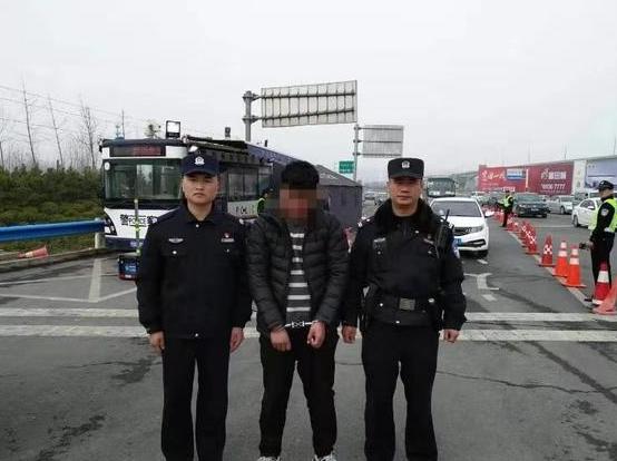 移动卡点显神威||一周之内,两名网上逃犯在郑州这里“栽”了!(图1) 移动卡点显神威||一周之内,两名网上逃犯在郑州这里“栽”了!(图1)
