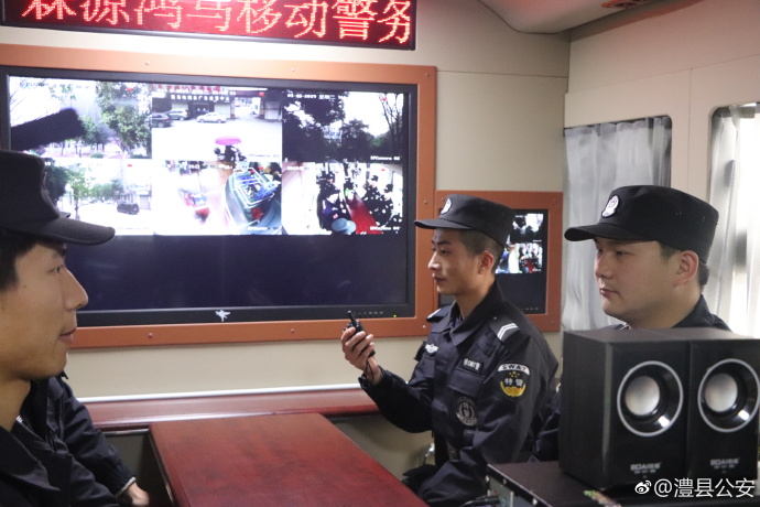 “快、稳、狠”澧县快警平台显神威(图1) “快、稳、狠”澧县快警平台显神威(图1)