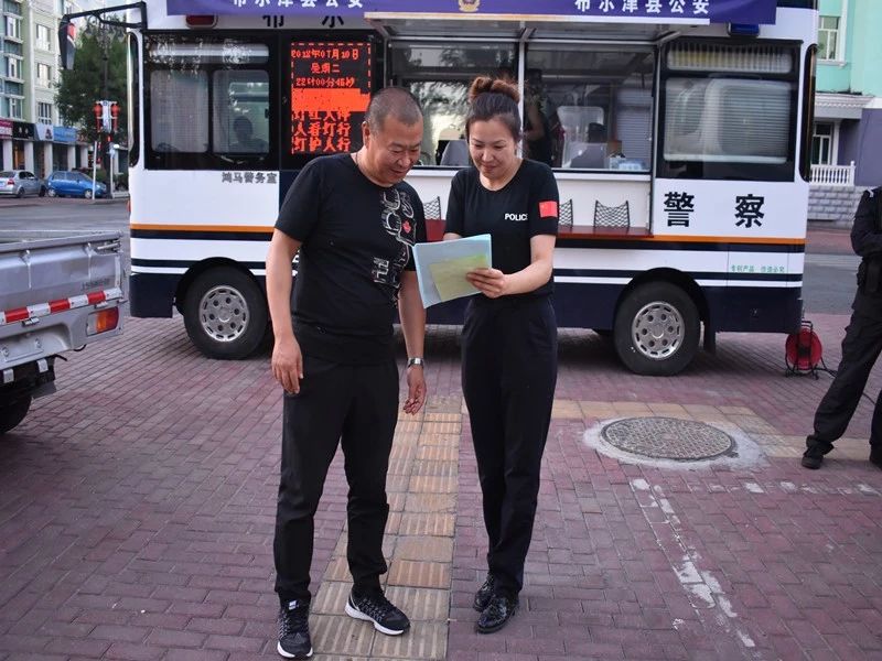 布尔津县公安局警务站依托“移动警务车”打造服务群众工作新模式(图3)