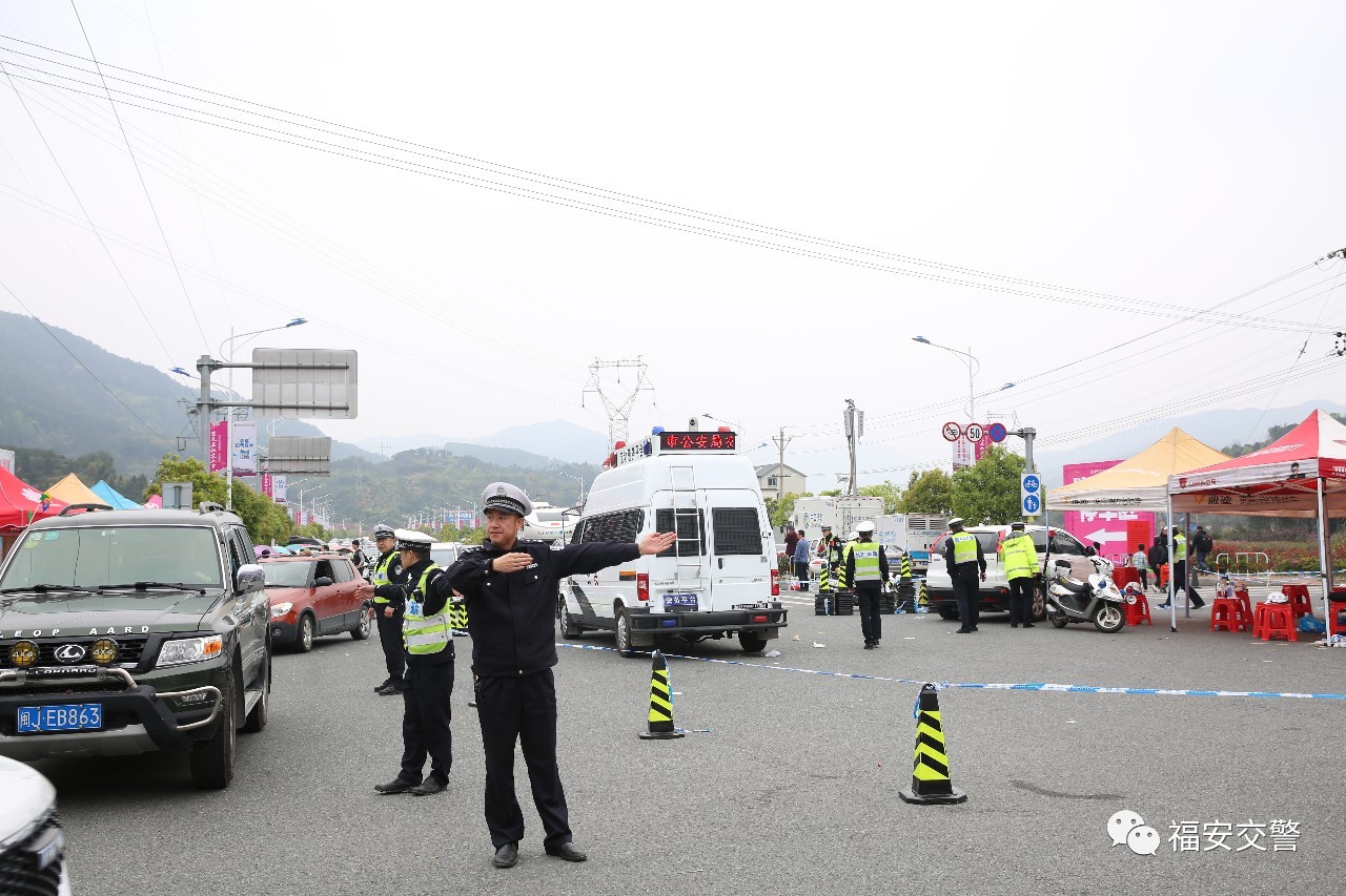 福安交警全力护航“桃花节”(图4) 福安交警全力护航“桃花节”(图4)