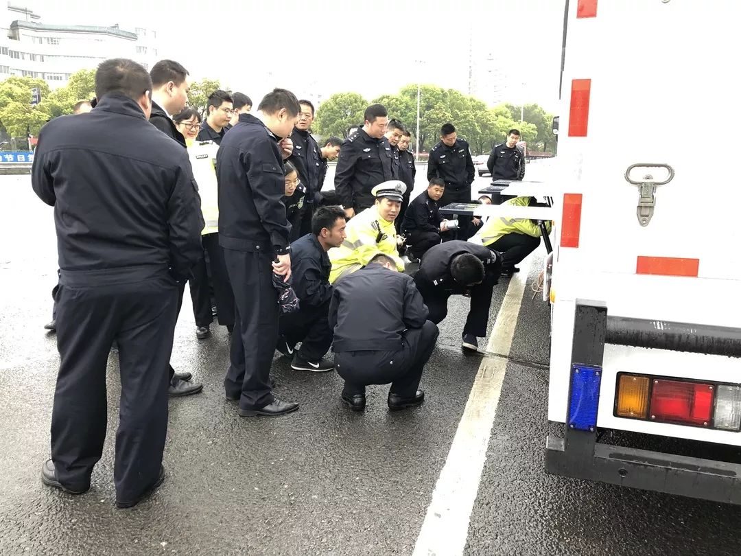 湖南公安厅交警总队举办高速交警移动执法服务站培训班(图10) 湖南公安厅交警总队举办高速交警移动执法服务站培训班(图10)