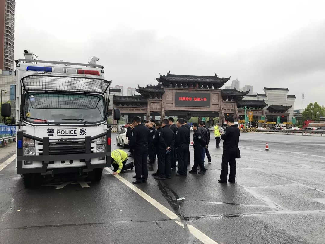 湖南公安厅交警总队举办高速交警移动执法服务站培训班(图11) 湖南公安厅交警总队举办高速交警移动执法服务站培训班(图11)