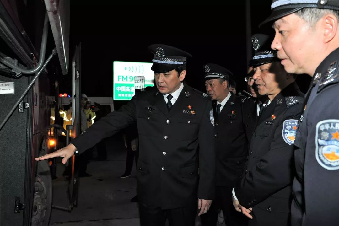 湖南副省长、公安厅厅长许显辉同志督导清明假期交通安保工作并慰问基层民警(图3)
