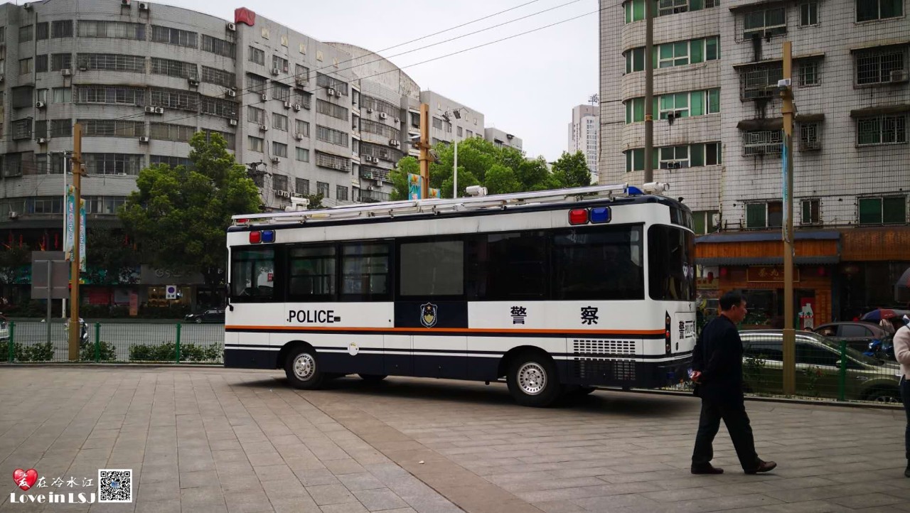 “快警”来了！冷江公安“城市快警”平台亮相锑都街头(图2)