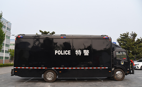 装！再装！使劲装！山西阳泉装备运输车80人装备一车拉走！(图3)