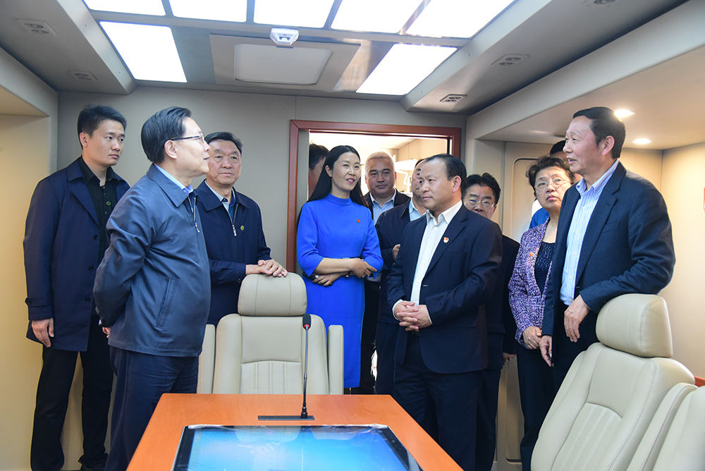 全国人大常委会副委员长王东明莅临森源鸿马检查中小企业促进法实施情况(图4) 全国人大常委会副委员长王东明莅临森源鸿马检查中小企业促进法实施情况(图4)