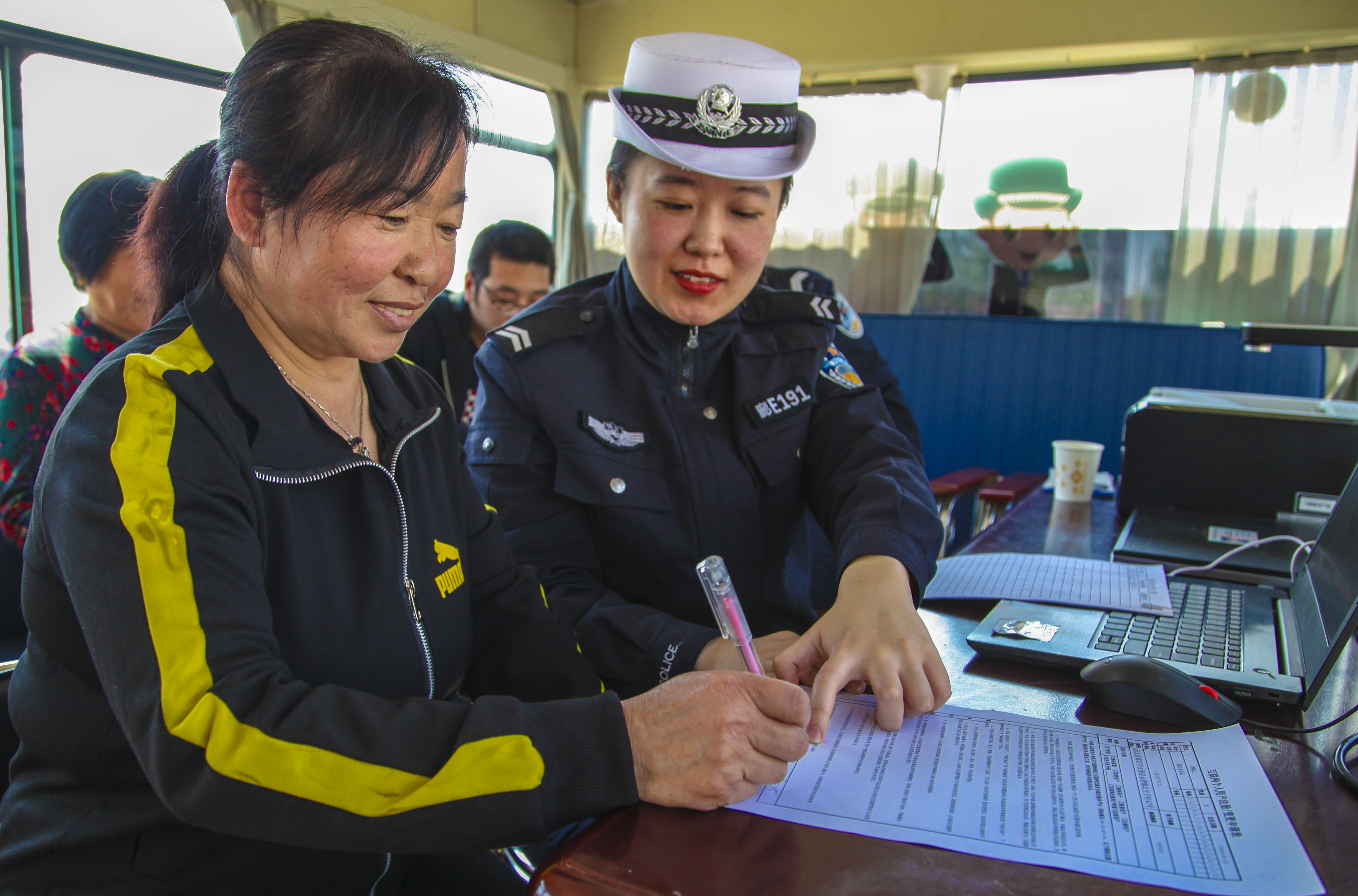 河北永清：移动警务车进乡村 (图1)