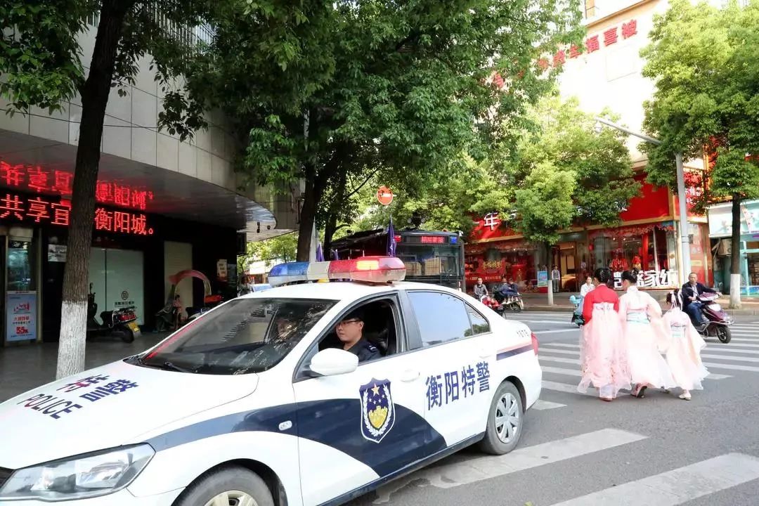 【五一我在岗】走近囤警街面的石鼓尖刀力量(图2) 【五一我在岗】走近囤警街面的石鼓尖刀力量(图2)