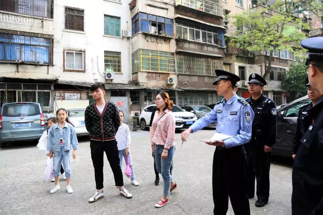【五一我在岗】走近囤警街面的石鼓尖刀力量(图5) 【五一我在岗】走近囤警街面的石鼓尖刀力量(图5)