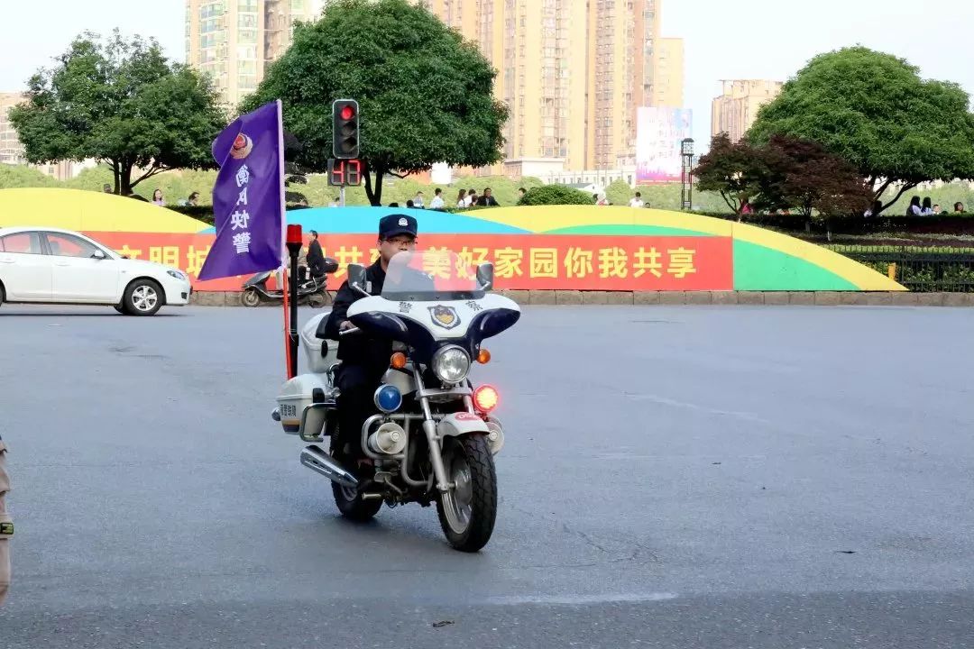 【五一我在岗】走近囤警街面的石鼓尖刀力量(图7) 【五一我在岗】走近囤警街面的石鼓尖刀力量(图7)