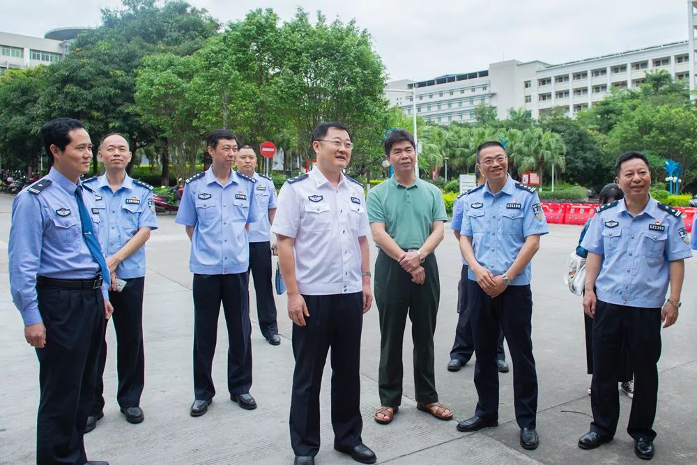 宁惠军检查五一安保工作时要求：坚守岗位保障社会稳定道路交通平安畅通(图1)
