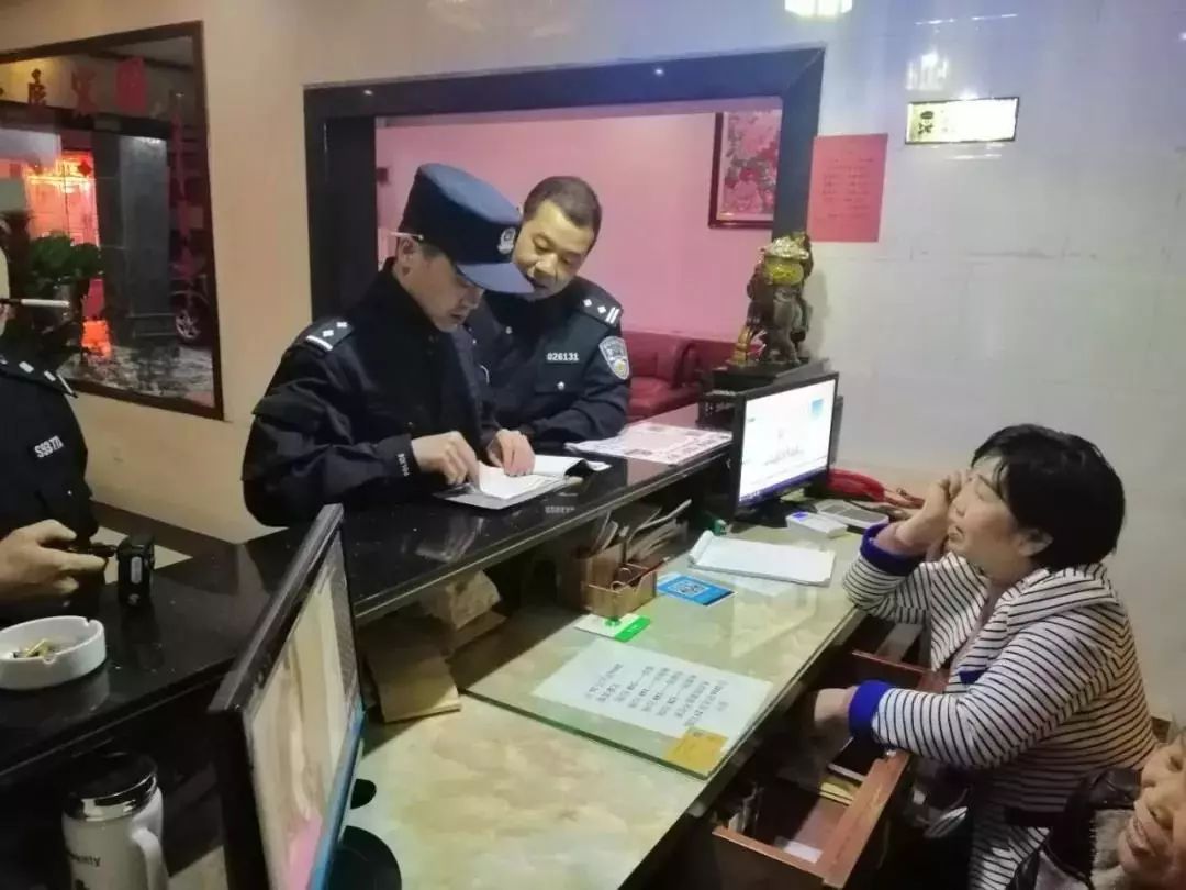 奋战“五一”安保 衡阳公安奏响雁城“平安曲”(图4) 奋战“五一”安保 衡阳公安奏响雁城“平安曲”(图4)