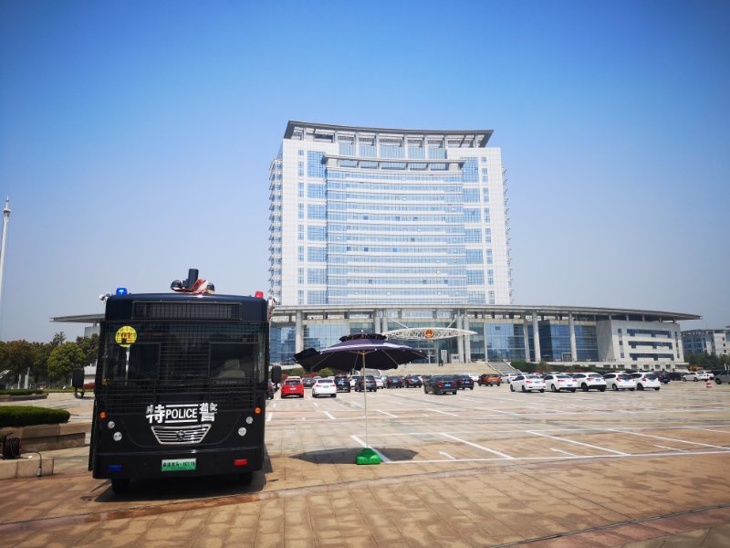 江苏连云港采购的移动警务室到达自己的岗位(图1)
