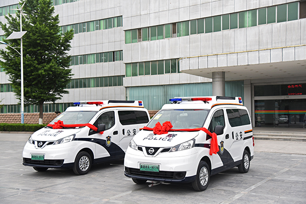 安徽阜阳高颜值警用多功能巡逻车帅气亮相(图3)
