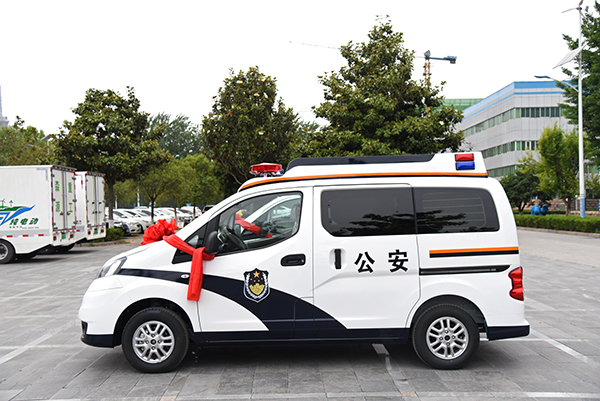 安徽阜阳高颜值警用多功能巡逻车帅气亮相(图4)