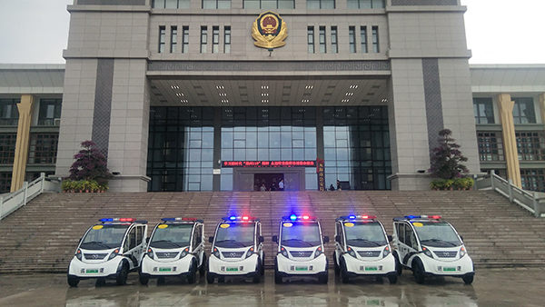 福建龙海市电动巡逻车正式上岗 流动“警亭”保安全(图1)