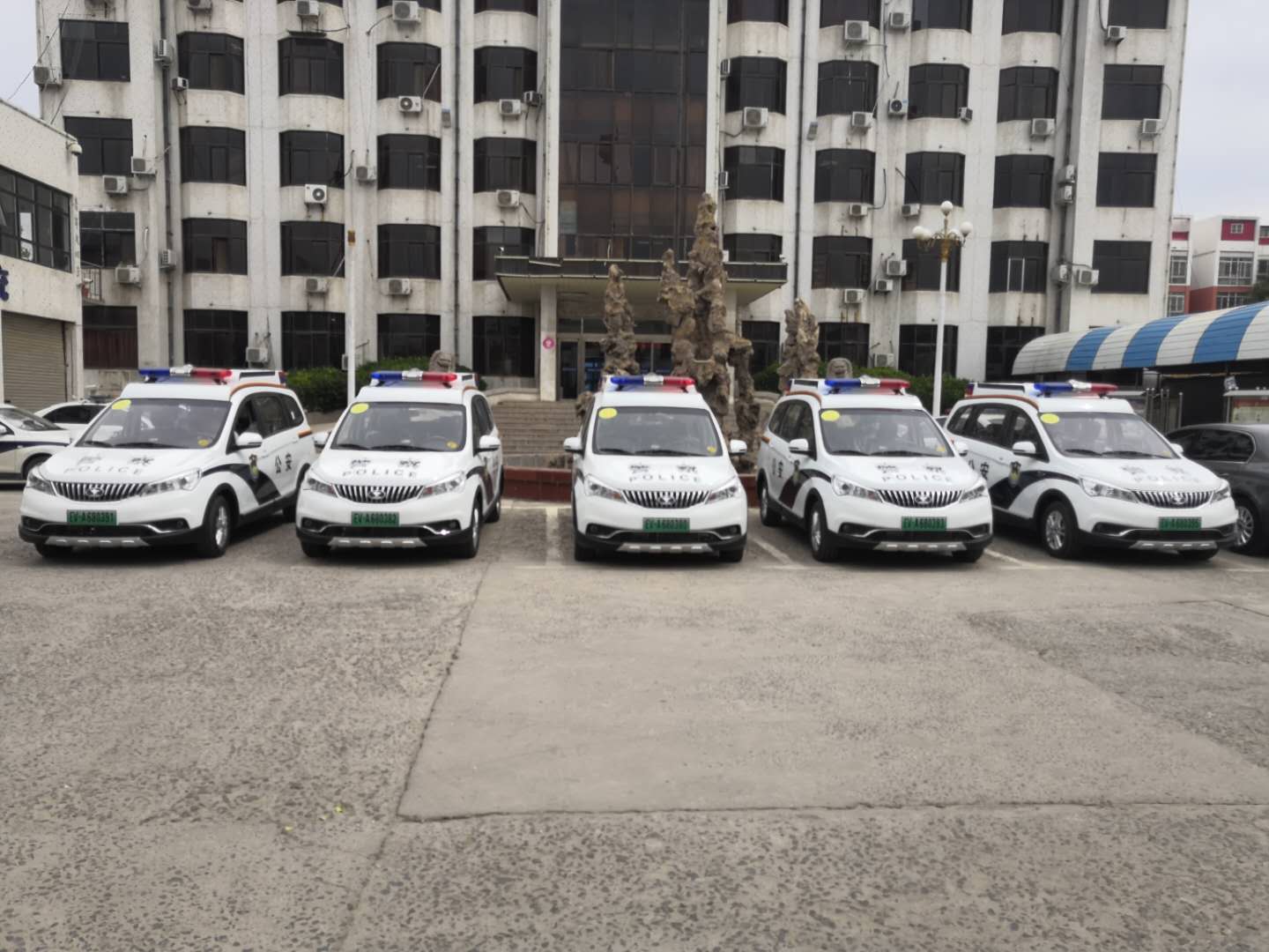 助力平安城市建设||濮阳采购的电动巡逻车列装上岗(图1)