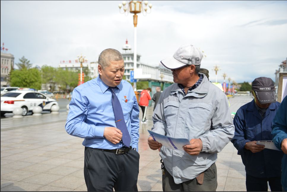 风雨无阻!呼伦贝尔市检察机关扫黑除恶专项斗争集中宣传活动正式启动!(图8) 风雨无阻!呼伦贝尔市检察机关扫黑除恶专项斗争集中宣传活动正式启动!(图8)