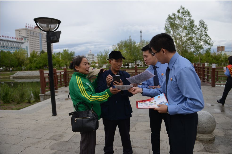 风雨无阻!呼伦贝尔市检察机关扫黑除恶专项斗争集中宣传活动正式启动!(图10) 风雨无阻!呼伦贝尔市检察机关扫黑除恶专项斗争集中宣传活动正式启动!(图10)