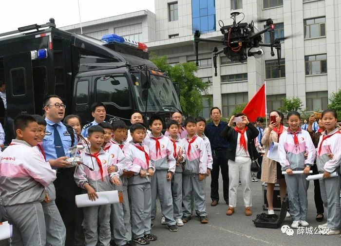 向党和人民报告!枣庄公安“警营开放日”精彩瞬间~(图1) 向党和人民报告!枣庄公安“警营开放日”精彩瞬间~(图1)