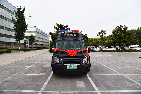 厉害了，我的钢铁侠！江苏盐城采购轻装甲实战运兵车(图1)