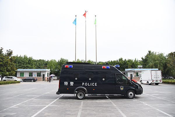 厉害了，我的钢铁侠！江苏盐城采购轻装甲实战运兵车(图3)