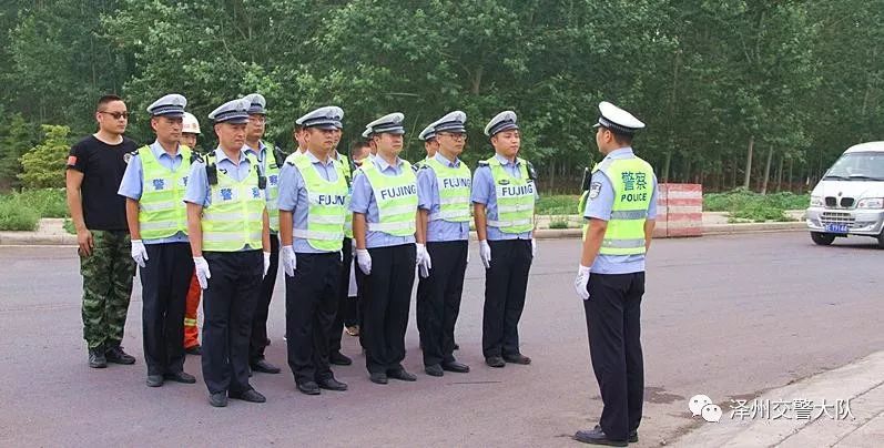 【安全生产月】泽州交警重头戏 大货车与面包车交通事故联合应急处置演练(图2) 【安全生产月】泽州交警重头戏 大货车与面包车交通事故联合应急处置演练(图2)